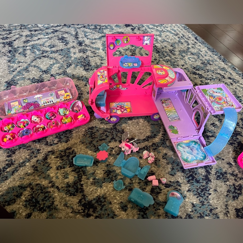 Hatchimals RV and CollEGGitables dozen hatchimals